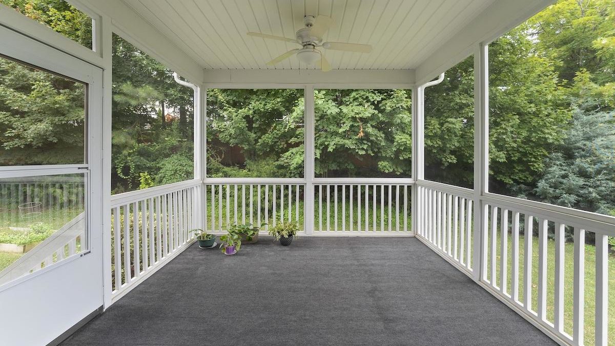 317 forbes rd screened-in porch